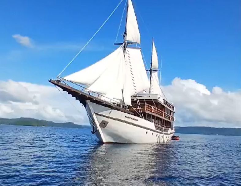 2027年10月印尼班達海豪華船宿潛水10日